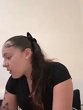 babykalirose online show from October 31, 2025, 4:02 am