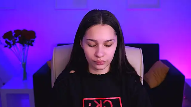 KimClarks  online show from September 8, 2025, 8:52 pm