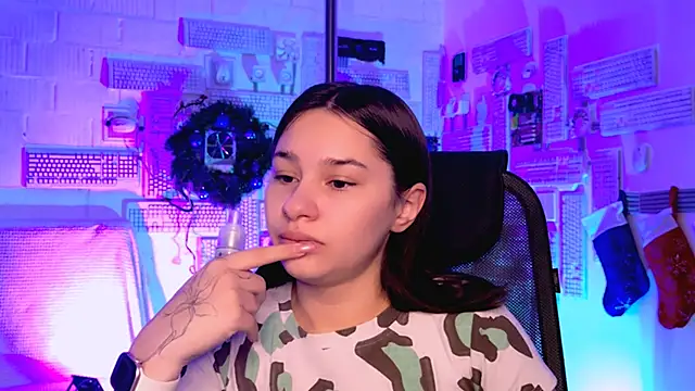 KimClarks  online show from December 21, 2025, 6:42 am