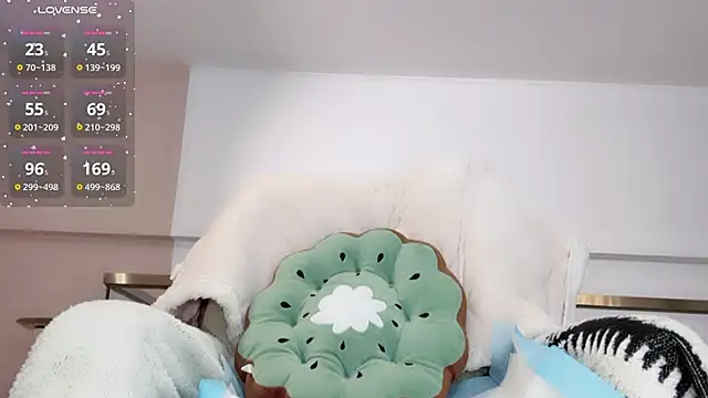 kiko-vv online show from November 19, 2025, 1:55 pm