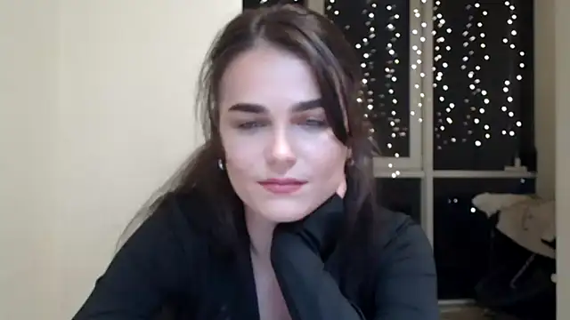 Silviaa a online show from November 19, 2025, 8:31 pm