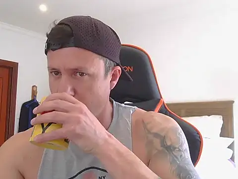 TroyDieselXXX online show from September 21, 2025, 7:43 am