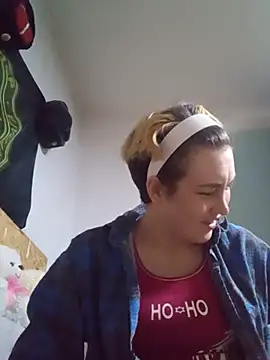 MoonIrene online show from October 27, 2025, 3:05 pm