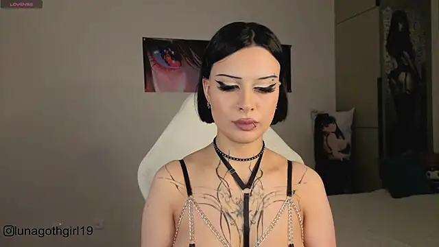 IamLuna2006 online show from December 3, 2025, 4:53 am