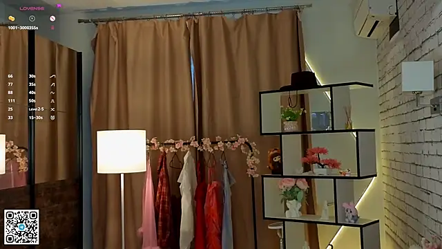 PetraHambelton online show from September 28, 2025, 4:07 am