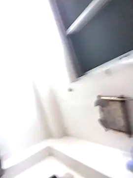 Your-Kitkat online show from October 15, 2025, 4:07 pm