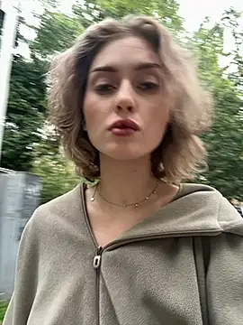 KellyKeler online show from September 18, 2025, 12:51 pm