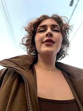 KellyKeler online show from November 10, 2025, 1:21 pm