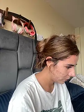 AllieYourGirl online show from September 20, 2025, 4:08 pm