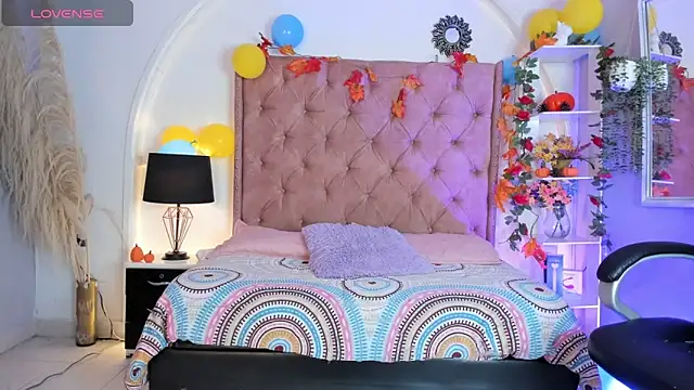 SwettRenata  online show from September 30, 2025, 7:30 pm