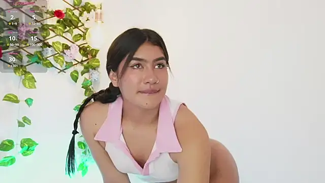 saraBow online show from September 18, 2025, 5:59 pm