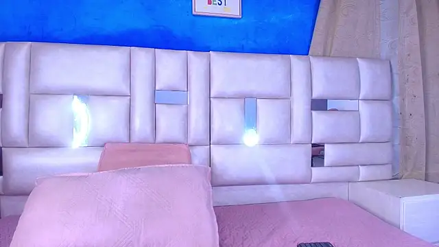 Snapshot of emmacurvy chatting on September 24, 2025, 3:21 am emmacurvy online show from September 24, 2025, 3:21 am