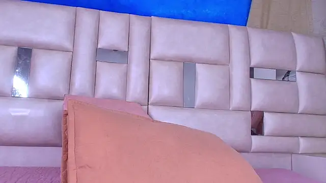 Snapshot of emmacurvy chatting on September 26, 2025, 3:10 am emmacurvy online show from September 26, 2025, 3:10 am