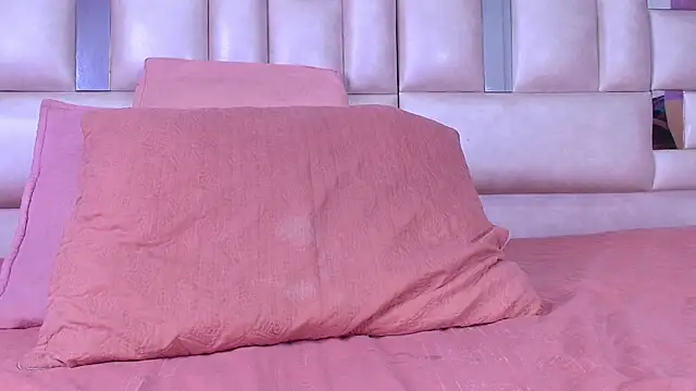 Snapshot of emmacurvy chatting on October 10, 2025, 3:05 am emmacurvy online show from October 10, 2025, 3:05 am