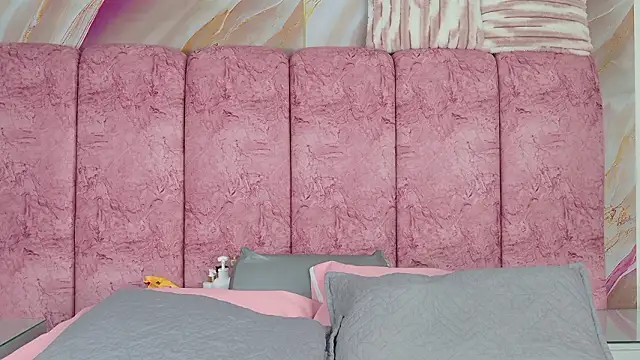 emmacurvy online show from February 28, 2026, 3:07 am