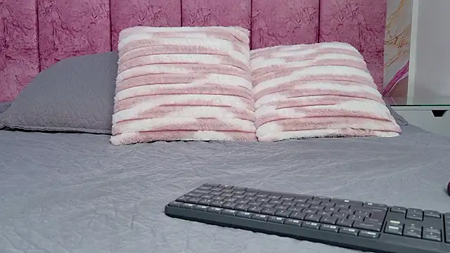 emmacurvy online show from March 21, 2026, 3:11 am