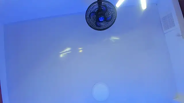 Snapshot of LittleeJaz chatting on October 15, 2025, 4:01 am LittleeJaz online show from October 15, 2025, 4:01 am