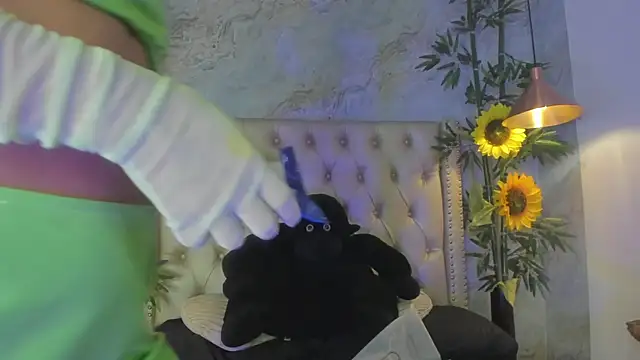 Snapshot of LittleeJaz chatting on November 1, 2025, 2:35 am LittleeJaz online show from November 1, 2025, 2:35 am