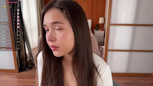 Snapshot of PlumyBun chatting on October 6, 2025, 4:21 am PlumyBun online show from October 6, 2025, 4:21 am