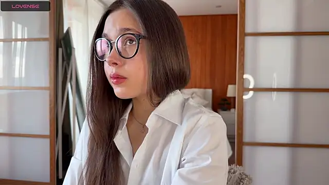 Snapshot of PlumyBun chatting on November 22, 2025, 4:22 am PlumyBun online show from November 22, 2025, 4:22 am