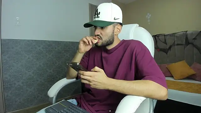 Ryan Jackson  online show from October 1, 2025, 11:11 pm