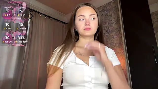 Snapshot of LoraDavi chatting on July 1, 2026, 7:21 am LoraDavi online show from July 1, 2026, 7:21 am