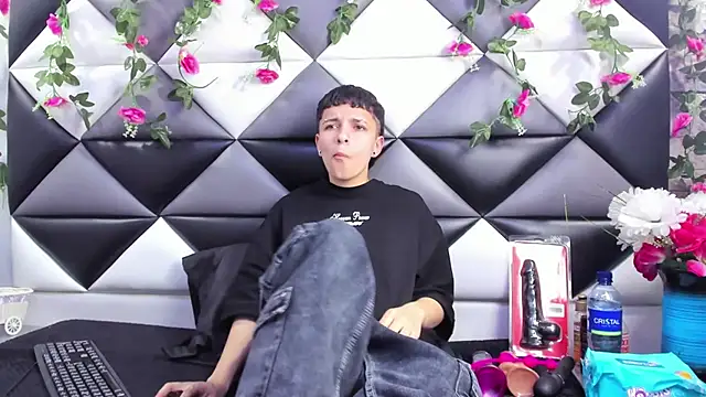 Megan Thompson  online show from September 21, 2025, 2:24 am