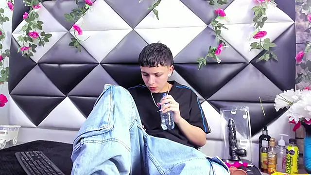 Megan Thompson  online show from October 9, 2025, 2:20 am