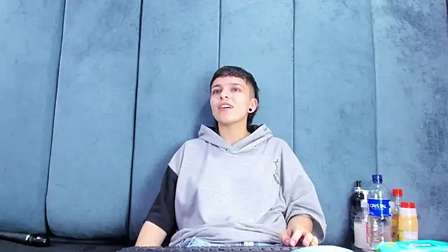 Megan Thompson  online show from March 21, 2026, 2:16 am