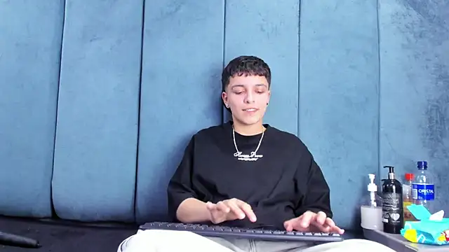 Megan Thompson  online show from March 27, 2026, 8:37 am