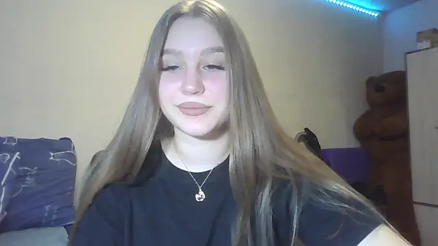 Snapshot of yourhoney_Lola_ chatting on October 18, 2025, 3:35 pm yourhoney Lola online show from October 18, 2025, 3:35 pm