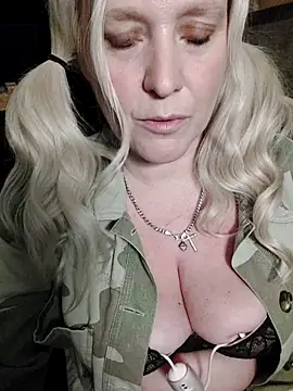 Bouncy-Bella28X online show from September 30, 2025, 9:31 pm