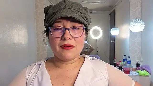 scarlett widow  online show from December 21, 2025, 3:24 am