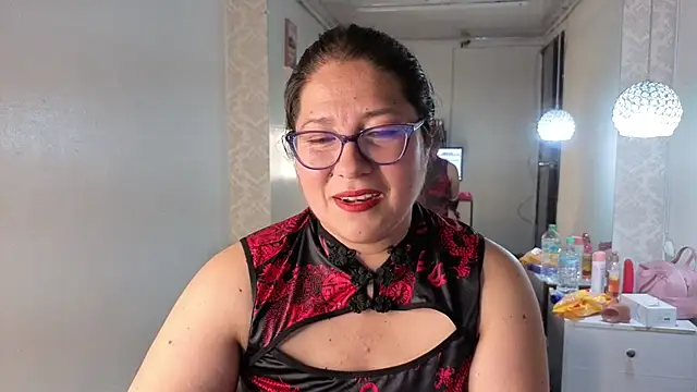 scarlett widow  online show from April 17, 2026, 2:25 am