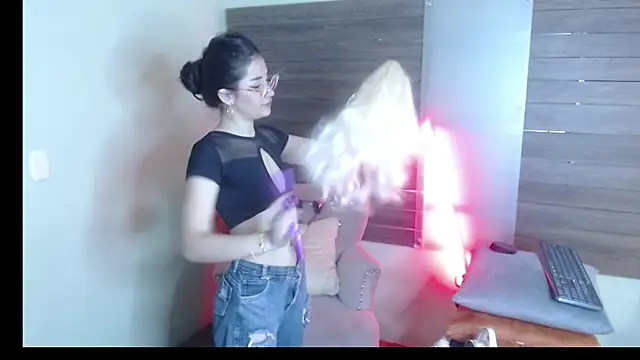 Karol Yessenia online show from September 22, 2025, 1:35 pm