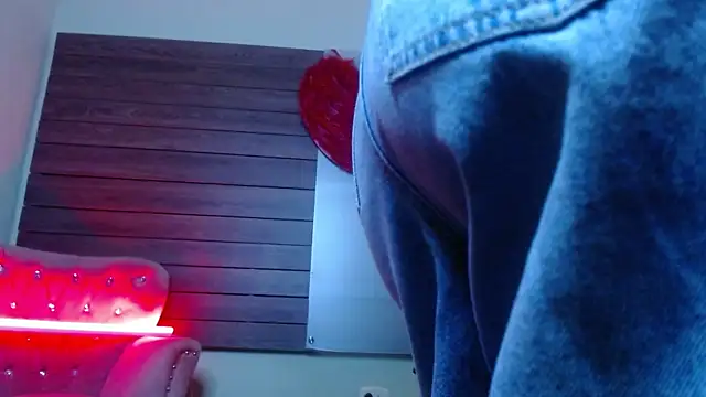 Karol Yessenia online show from October 21, 2025, 1:56 pm