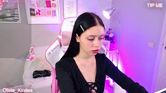 Olivia Kindes online show from September 17, 2025, 5:14 pm