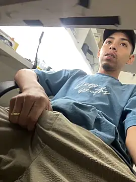 Snapshot of Oqui chatting on May 8, 2026, 9:09 pm Oqui online show from May 8, 2026, 9:09 pm