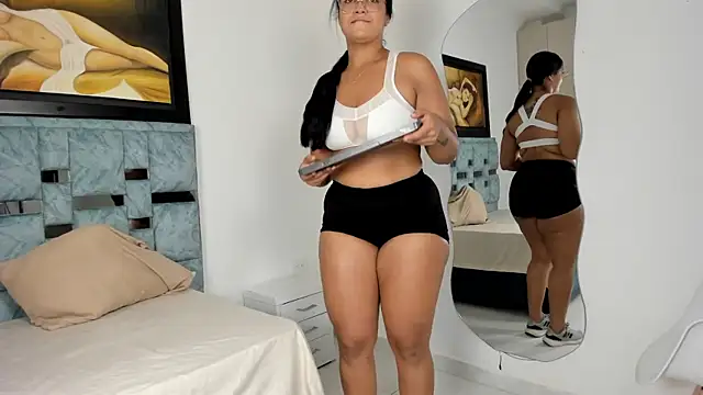 tamara lovv online show from September 29, 2025, 12:21 pm