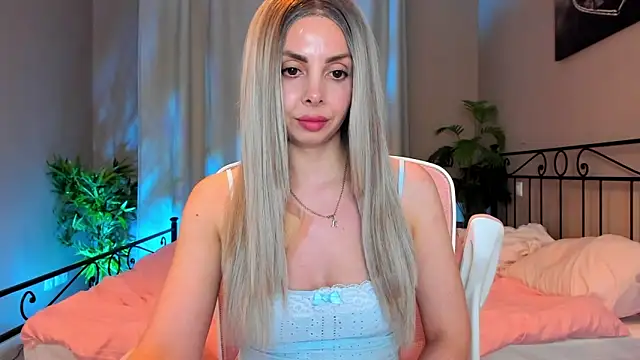 VelvetEliza online show from April 4, 2026, 8:28 pm