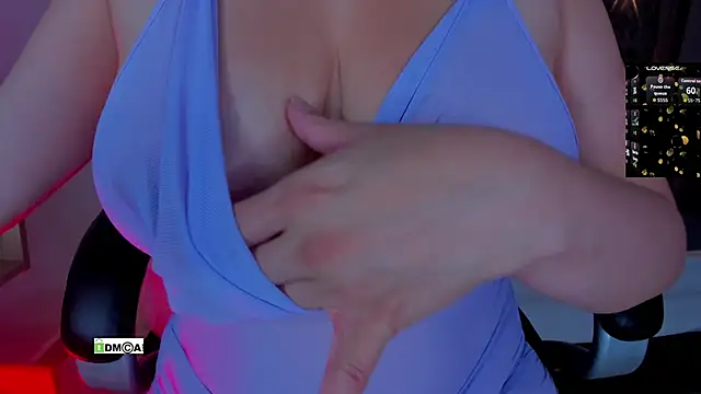 susanasmith18 online show from October 15, 2025, 3:23 pm