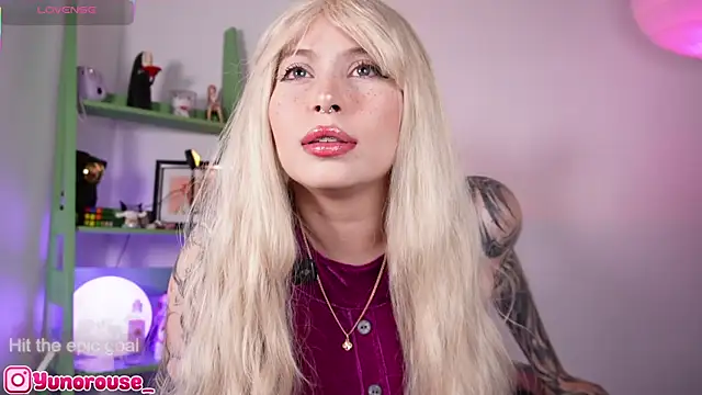 Snapshot of YunoRose_ chatting on October 18, 2025, 3:42 am YunoRose online show from October 18, 2025, 3:42 am
