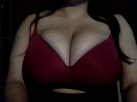 LittleHeartss online show from October 22, 2025, 10:20 pm