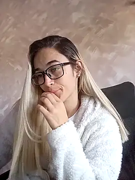 Snapshot of Mariam_Arango chatting on October 6, 2025, 9:23 pm Mariam Arango online show from October 6, 2025, 9:23 pm