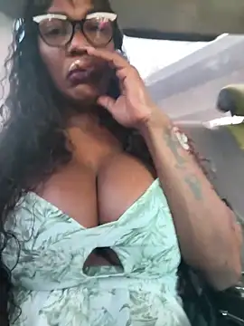 Bustykeyla online show from April 3, 2026, 7:34 pm