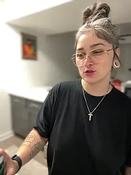 Snapshot of Alix_Valentine chatting on May 1, 2026, 3:05 pm Alix Valentine online show from May 1, 2026, 3:05 pm