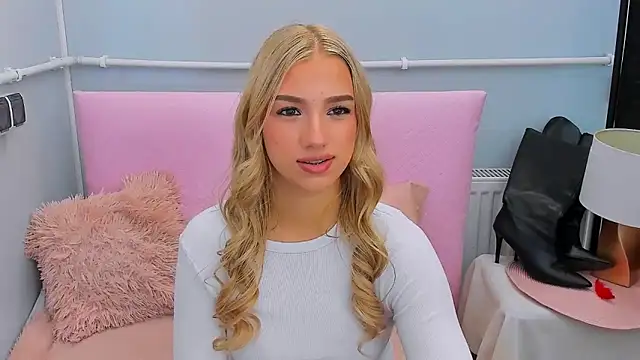 EvetteRose online show from September 26, 2025, 4:11 pm