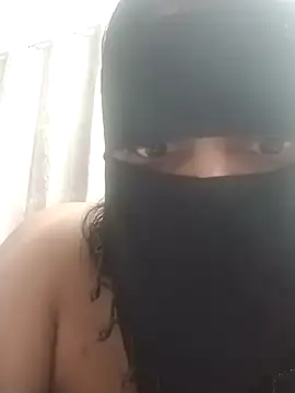 Farihasultanaxh online show from October 26, 2025, 8:26 pm