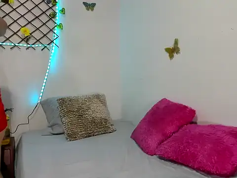 TamiDesire online show from October 13, 2025, 8:42 pm