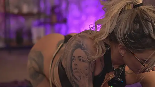 AlmaVelia online show from October 2, 2025, 6:37 pm